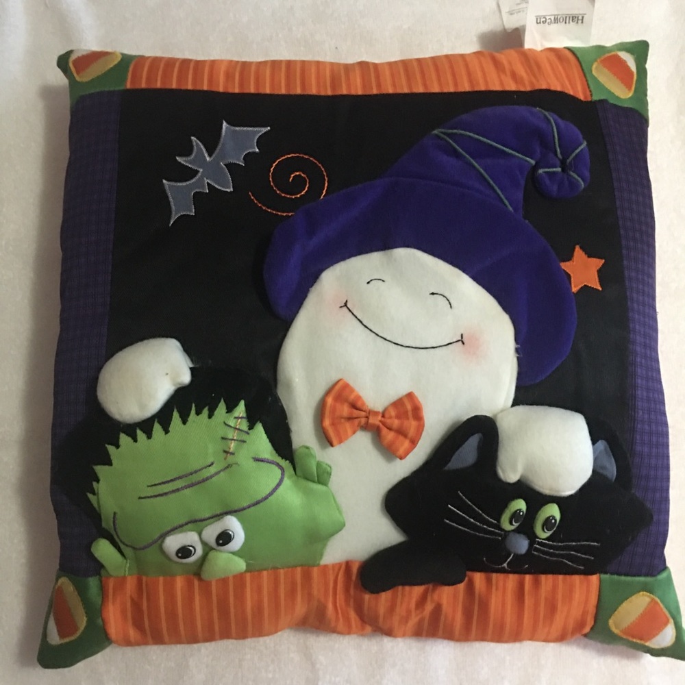 NWT adorable Halloween pillow